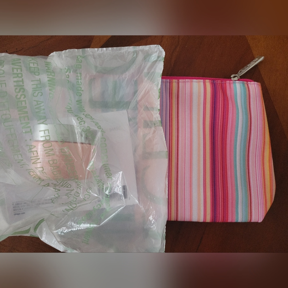 NIB Clinique Moisture Surge With Bag